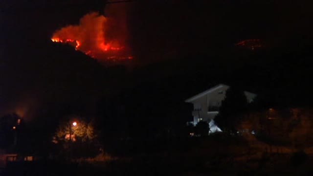 Las llamas arrasan el municipio vizcaíno de Muskiz