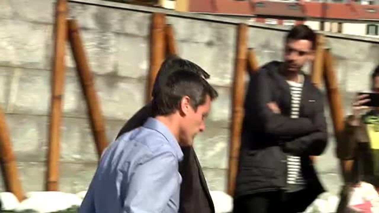 Familiares, amigos y políticos vascos acuden al tanatorio de Begoña donde descansan los restos mortales de Arzalluz