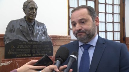 Ábalos traslada su pésame por la muerte de Alborch