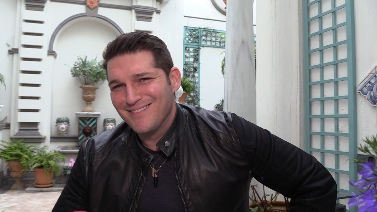 Manu Tenorio presenta su nuevo single 'Llevo tu luz'