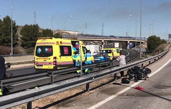 Motorista sufre la amputación de una pierna tras salirse de la vía