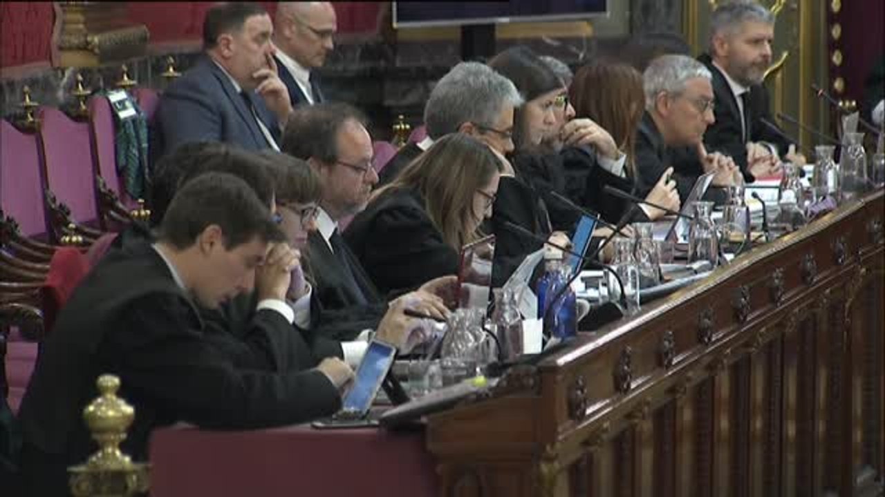 Sáenz de Santamaría sobre la actuación policial: "Impidió circunstancias más graves como consecuencia de la irresponsabilidad de la Generalitat de seguir adelante con el referéndum"