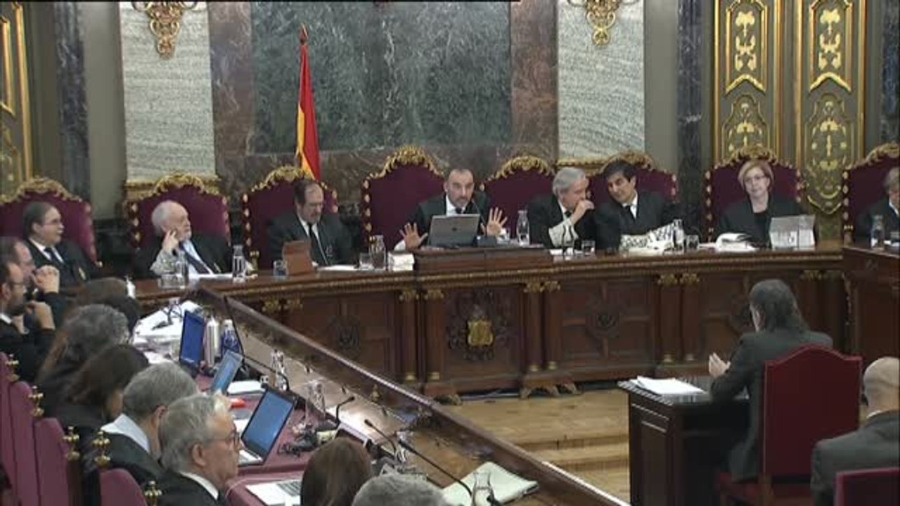 Cuixart niega el 'asedio'  durante los registros en la Consejería de Hacienda