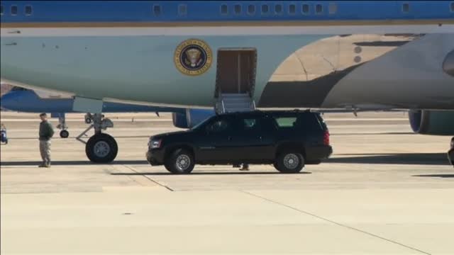 Donald Trump vuela hacia Hanoi para la segunda cumbre con Kim Jong-Un