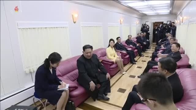 El líder norcoreano Kim Jong Un inaugura su propio tren