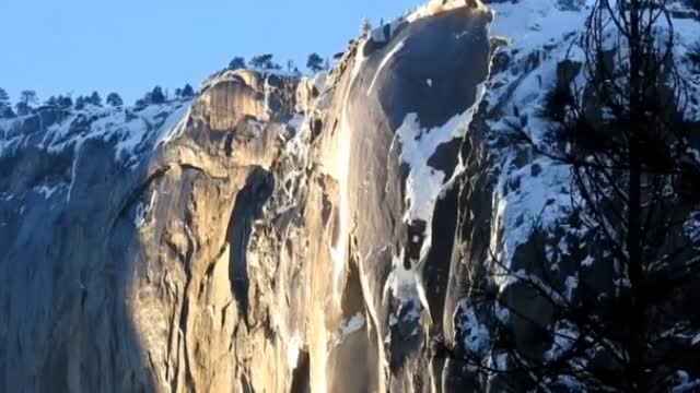 La cascada de fuego del parque de Yosemite vuelve a impresionar