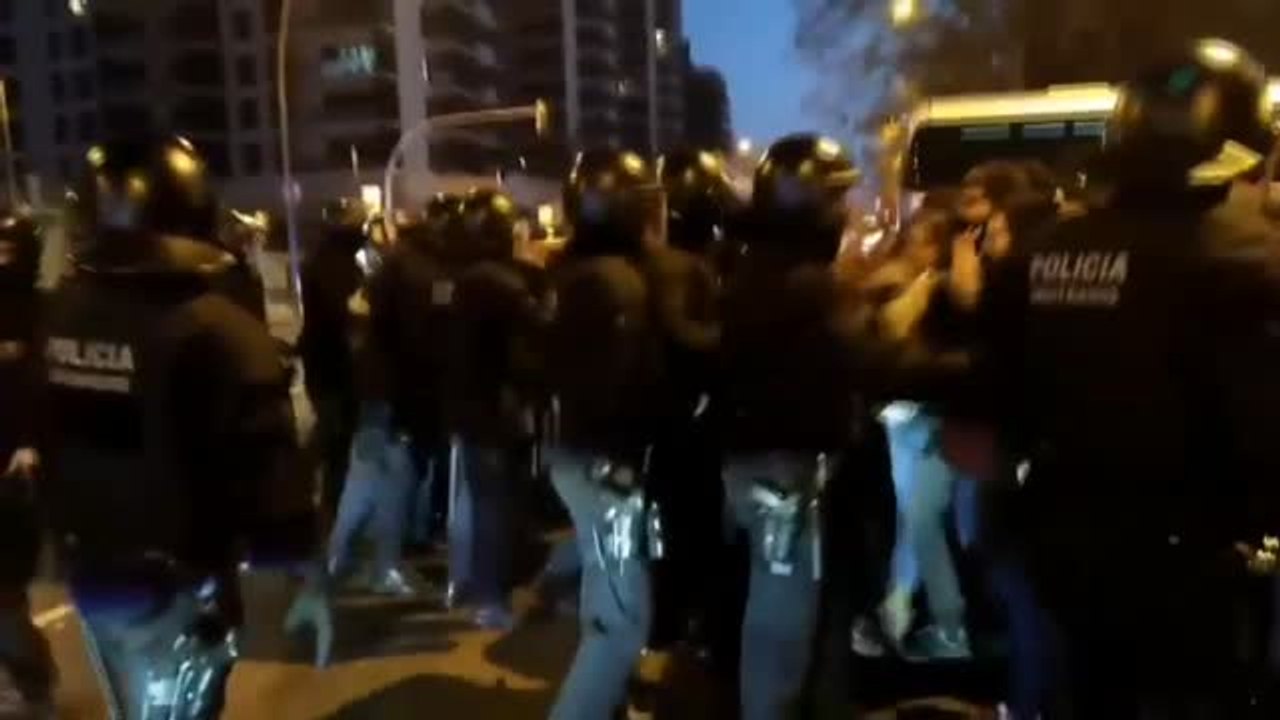Manifestantes cortan la Diagonal y la Gran Vía de Barcelona