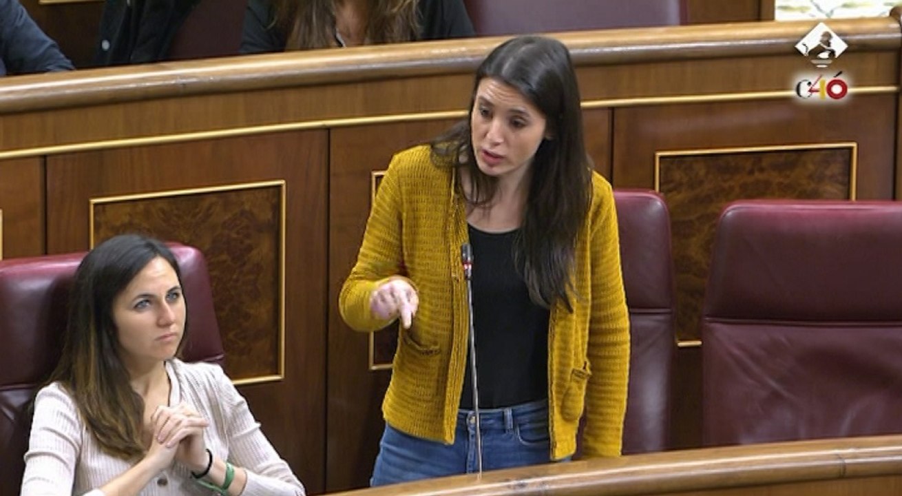 Montero carga contra el Gobierno por traer recortes "por la puerta de atrás"