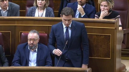 Sánchez a Rivera: "Se ha puesto una chaqueta que huele a naftalina, la de la ultraderecha"