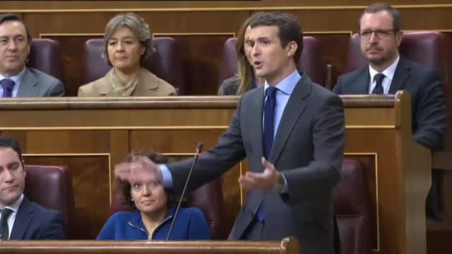 Pedro Sánchez: Señor Casado, tiene la lengua muy larga y las patas muy cortas