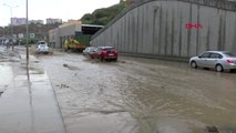 İSTANBUL- SARIYER'DE TOPRAK KAYMASI YOL TRAFİĞE KAPATILDI