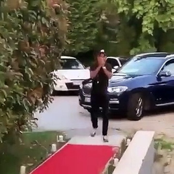 Alişan’a eşi Buse Varol’dan sürpriz doğum günü partisi...