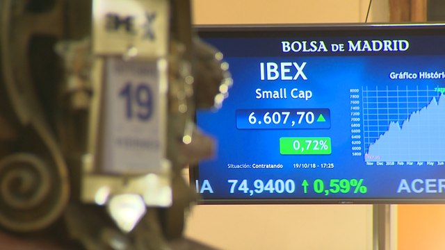 El Ibex 35 se da la vuelta y se acerca a los 8.900 puntos