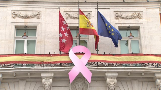 CAM cuelga un lazo por la lucha contra el cáncer de mama