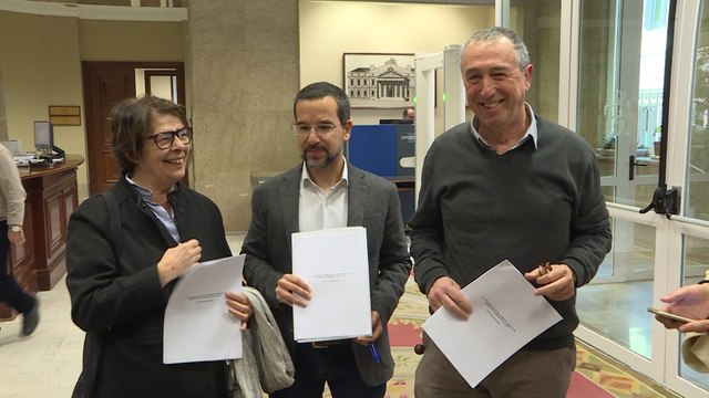 Podemos y Compromís registran ley para el transporte urbano