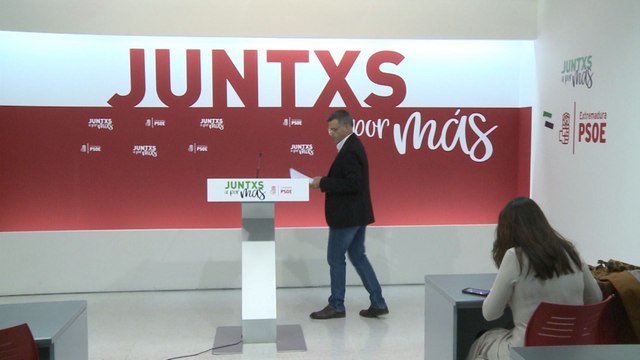 Portavoz del PSOE de Extremadura en rueda de prensa