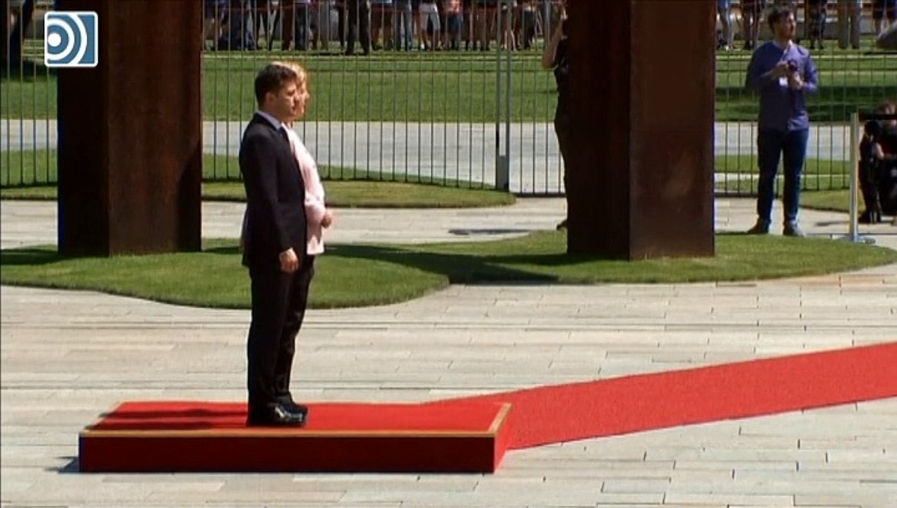 Angela Merkel sufre violentos temblores durante un acto oficial en Berlín
