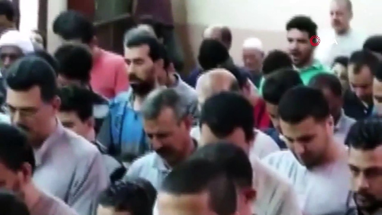 - Mursi’nin köyünde gıyabi cenaze namazı kılındı- Mısır güvenlik güçleri Mursi’nin doğduğu köydeki eyleme müdahale etti