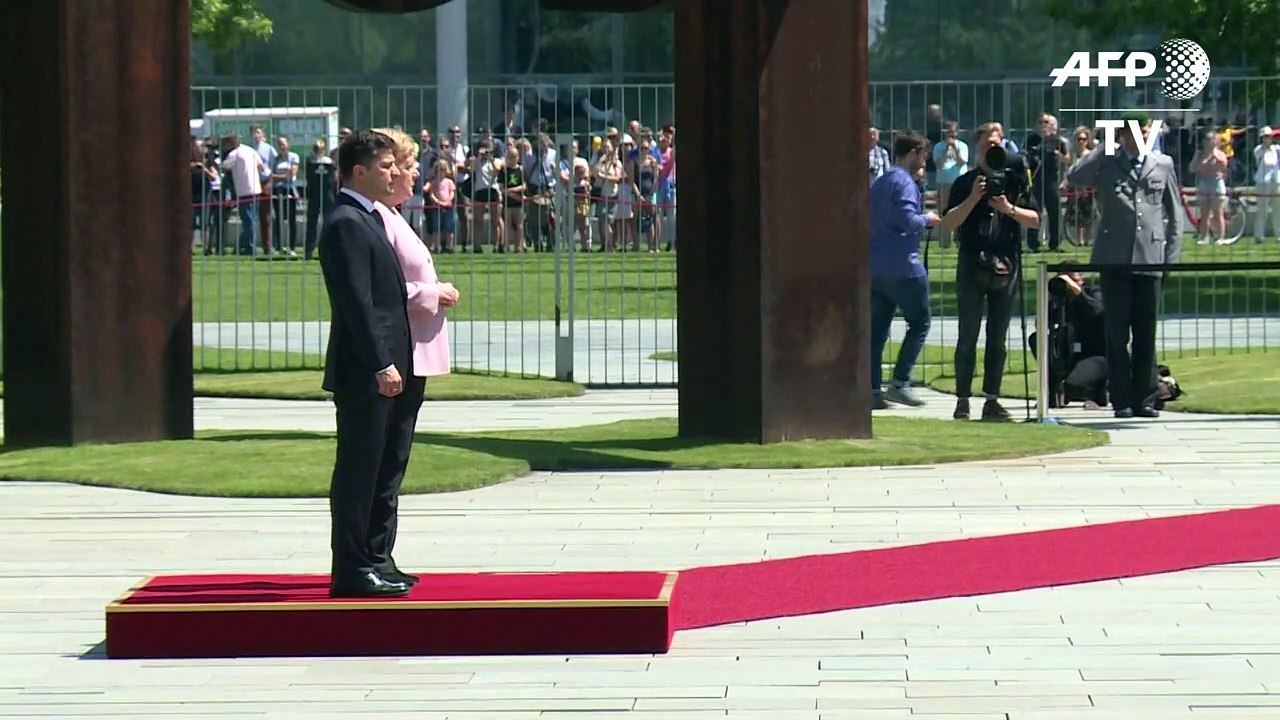 Merkel zittert: Sorge um die Kanzlerin