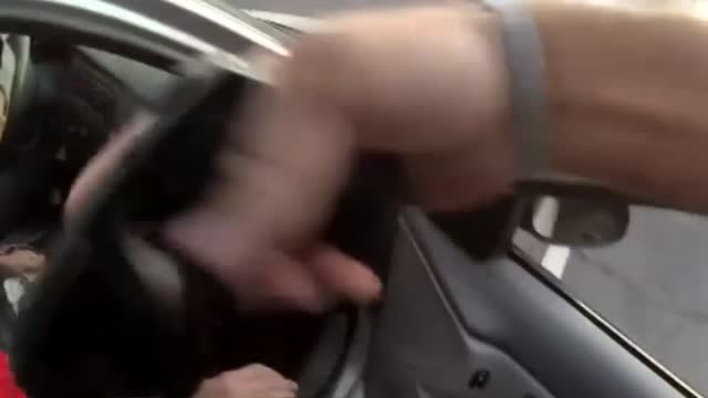 Varios policías van a juicio por disparar 11 veces con una pistola taser a un hombre