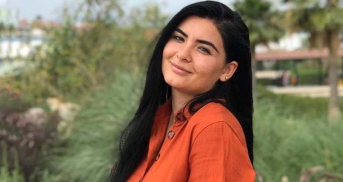 Başörtüsünü çıkaran Hanife Gürdal'dan İç çamaşırın belli oluyor diyen takipçisine olay cevap