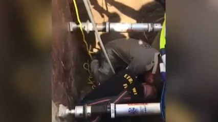 Una bebé de tres días es rescatada en un desagüe