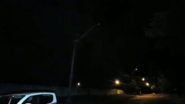 Poste com lâmpada queimada gera reclamação no Bairro Pacaembu