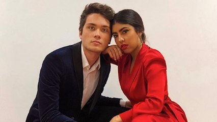 África y Damion confirman su relación con un beso ante miles de fans