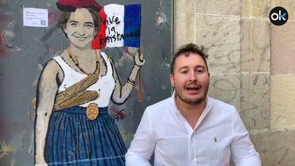 Pintan Colau frente al Ayuntamiento de Barcelona