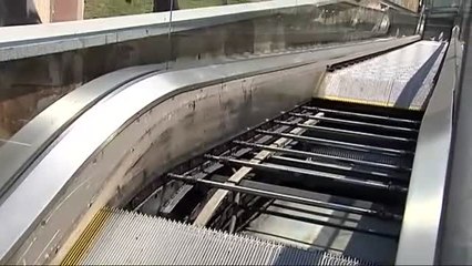 Una escalera mecánica estropeada, motivo de la ira de un barrio