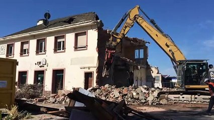 Les travaux de démolition du bâtiment gare à Haguenau ont débuté.