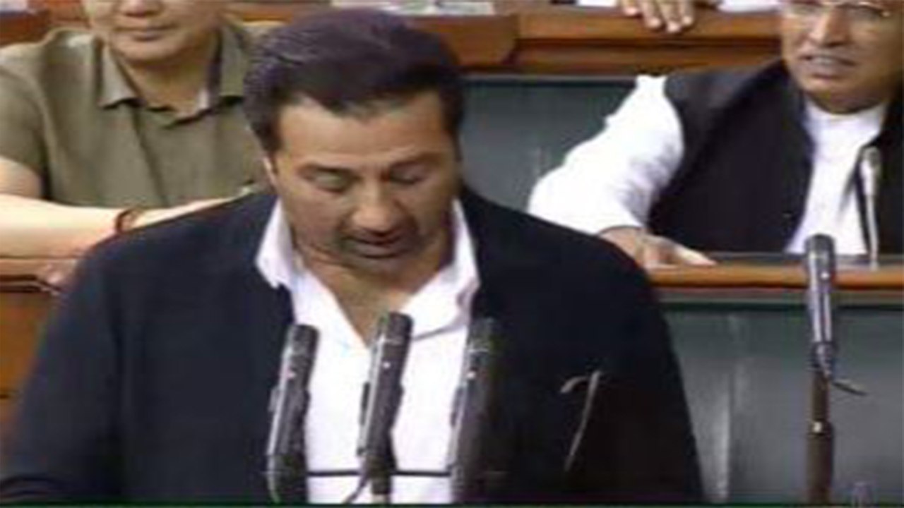 Sunny Deol की Lok Sabha सदस्यता पर संकट, Election Commission जारी कर सकता है Notice | वनइंडिया हिंदी