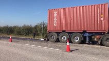 Cinco fallecidos en una colisión entre un turismo y un camión en Utrera