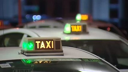 下载视频: Los taxistas vuelven a circular por Madrid