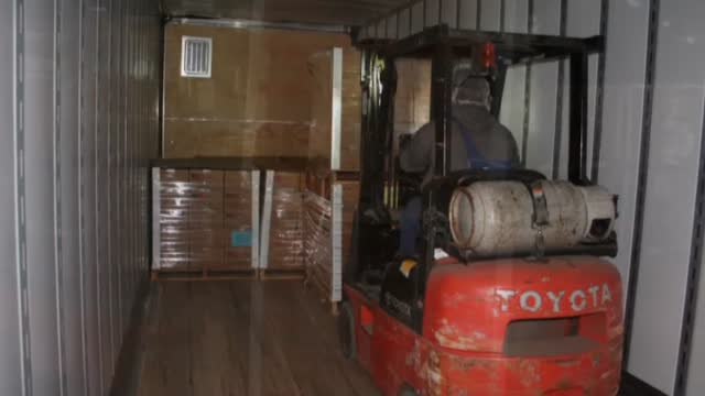 La llegada de ayuda humanitaria pone a prueba a los militares venezolanos