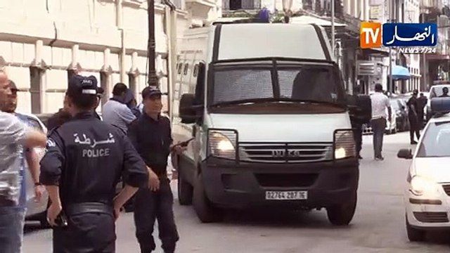 لحظة مغادرة البوشي محكمة سيدي امحمد ونقله إلى سجن الحراش