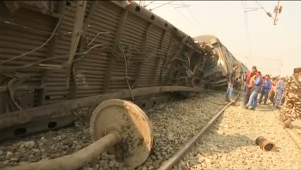 下载视频: El descarrilamiento de un tren causa al menos siete muertos en la India