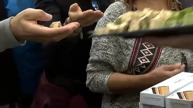 Turrones de té 'matcha' y algas, novedades exóticas en la feria de Agramunt