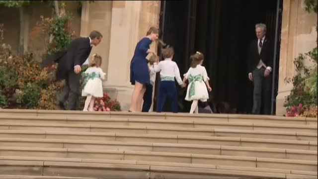 El viento juega una mala pasada a algunos invitados de la boda de Eugenia de York