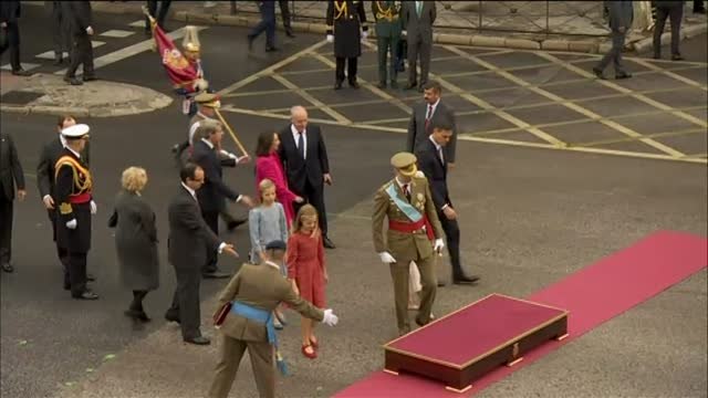 Los reyes presiden el desfile militar de la Fiesta Nacional