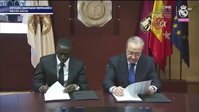 Ferland Mendy firma su contrato con el Real Madrid