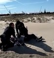 Una pareja de policías consigue reanimar a una mujer tras 15 minutos de maniobras RCP
