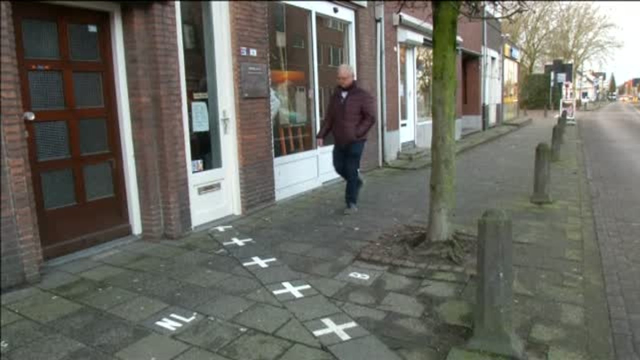 Un pueblo a medio camino entre Holanda y Bélgica tiene que hacer uso de marcadores fronterizos