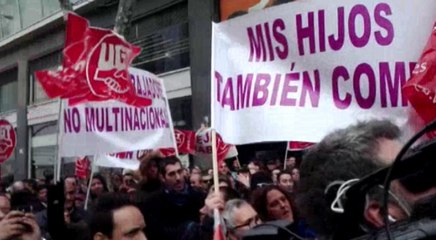 VTC protestan en la entrada de la sede de Podemos