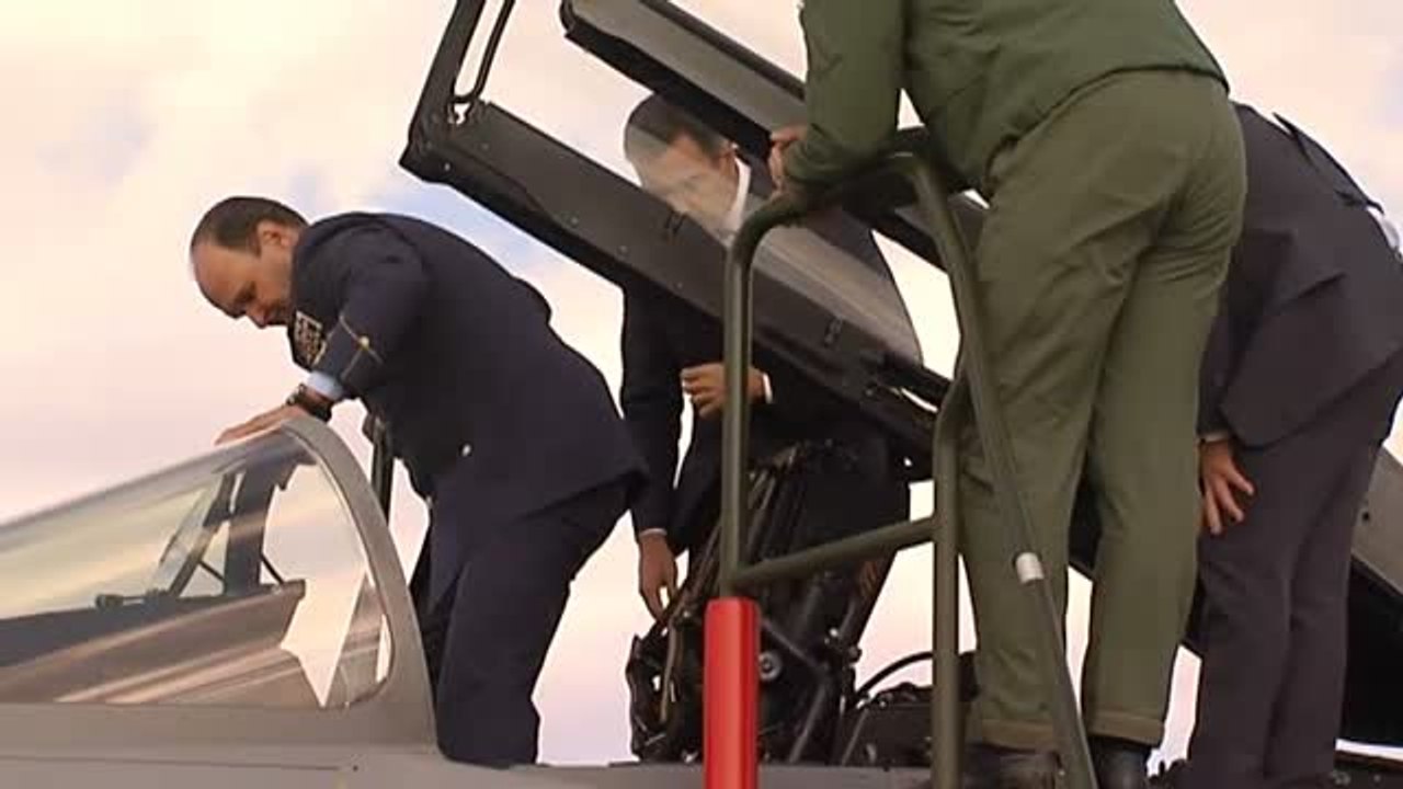 Sánchez, a los mandos de un Eurofighter