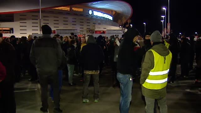 Los taxistas madrileños acuerdan seguir en huelga indefinida