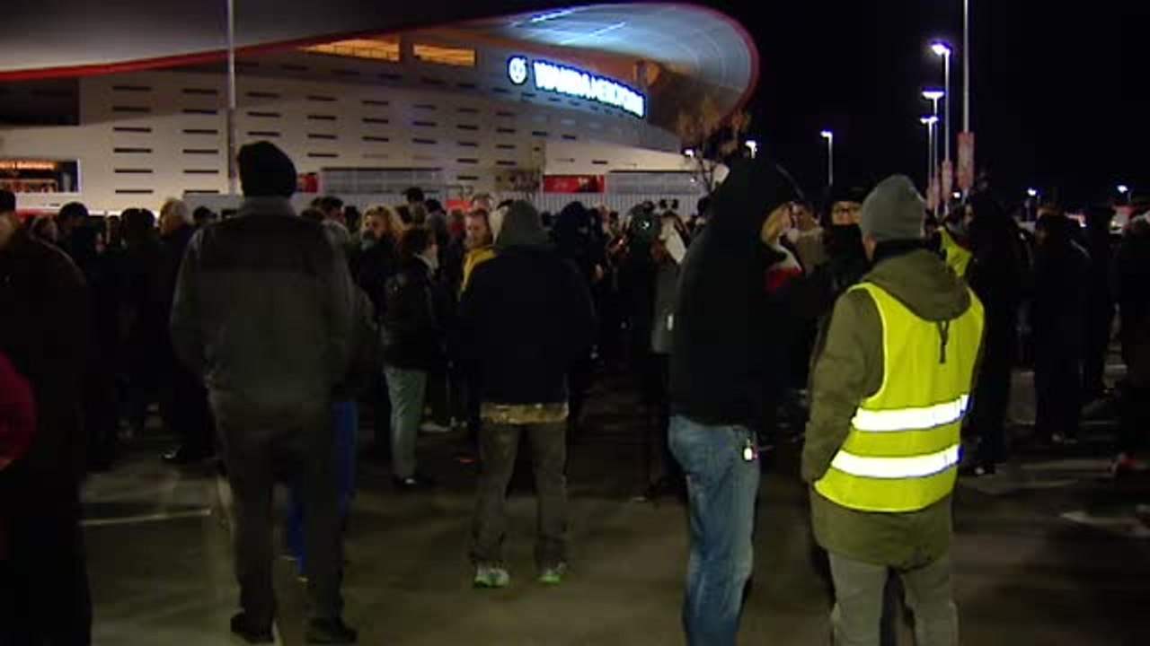 Los taxistas madrileños acuerdan seguir en huelga indefinida