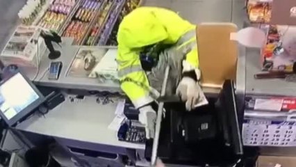 El empleado de una gasolinera se enfrenta a un peligroso atracador en Mallorca