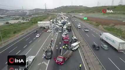 TEM'de zincirleme kaza! Araçlar savruldu, yol trafiğe kapandı