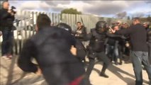 La Policía carga contra los taxistas en la cuarta jornada de huelga